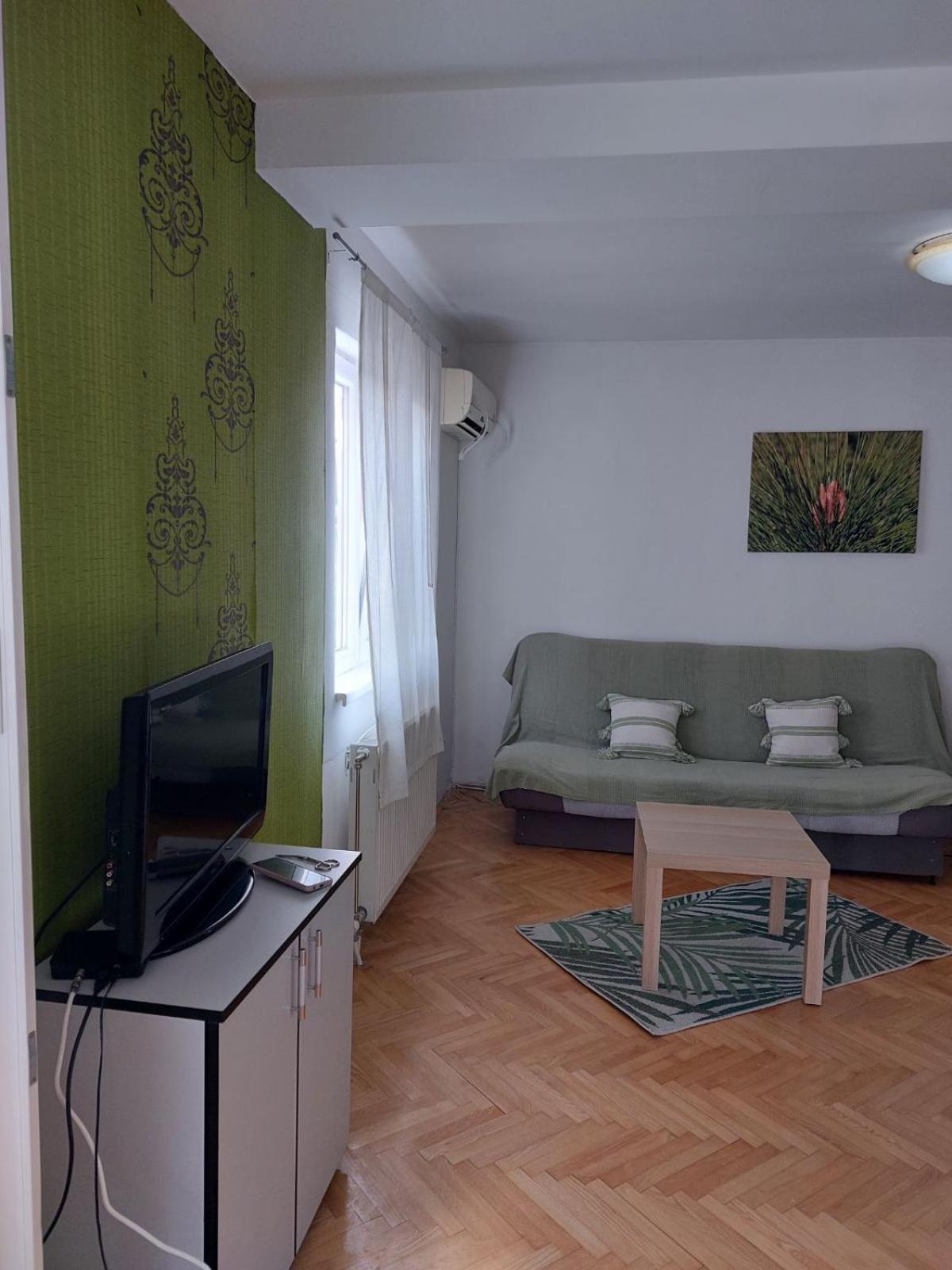 Apartment Kiwi Novi Sad Esterno foto